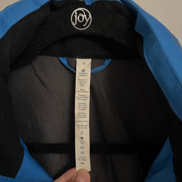 lululemon athletica Men's Blue Windbreaker - Picture 5 of 6